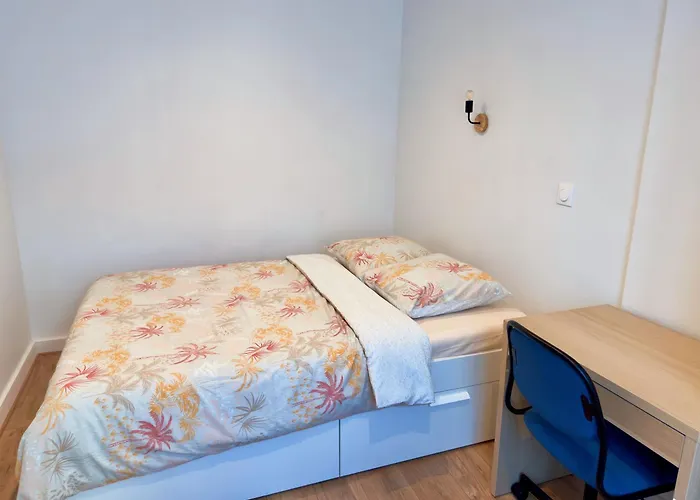Superb And Elegant Apartment In Paris\' Heart